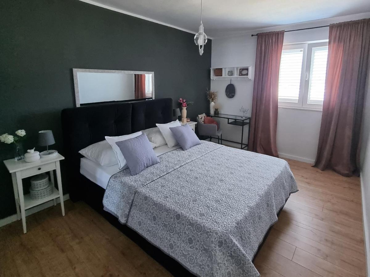 שיבניק Apartments Radman מראה חיצוני תמונה