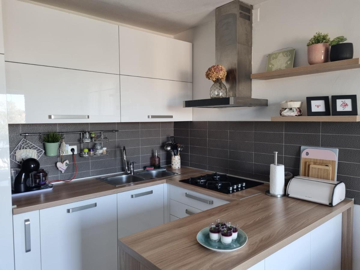 שיבניק Apartments Radman מראה חיצוני תמונה