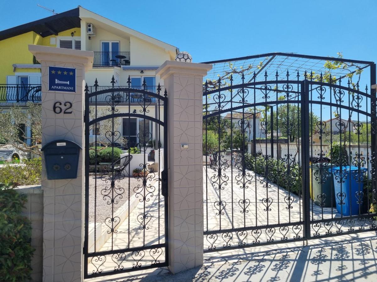 שיבניק Apartments Radman מראה חיצוני תמונה